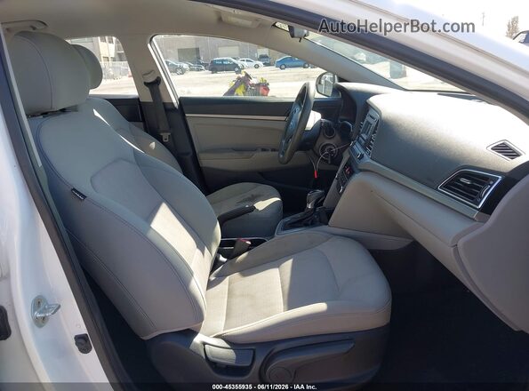 5NPD74LF1HH095560 2017 HYUNDAI ELANTRA Белый Вид салона спереди