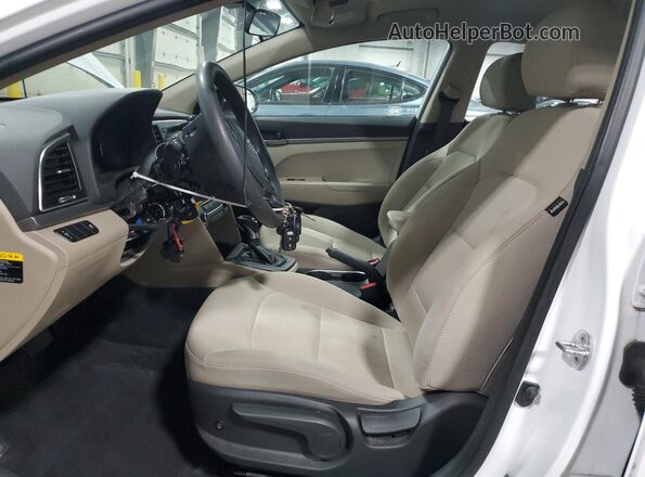 5NPD74LF1HH155062 2017 HYUNDAI ELANTRA White Вид салону спереду