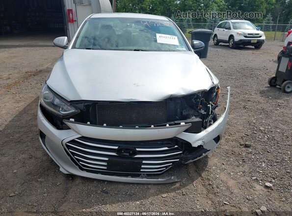 5NPD74LF1JH322798 2018 HYUNDAI ELANTRA Серебряный Вид спереди