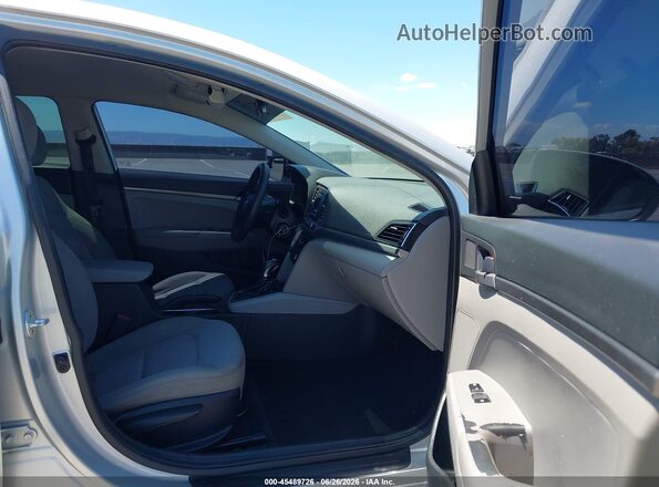 5NPD74LF1JH342985 2018 HYUNDAI ELANTRA Silver Front interior view