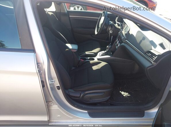 5NPD74LF1KH438066 2019 HYUNDAI ELANTRA Silver Front interior view