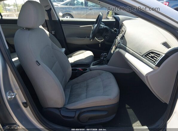 5NPD74LF2HH164191 2017 HYUNDAI ELANTRA Silver Front interior view