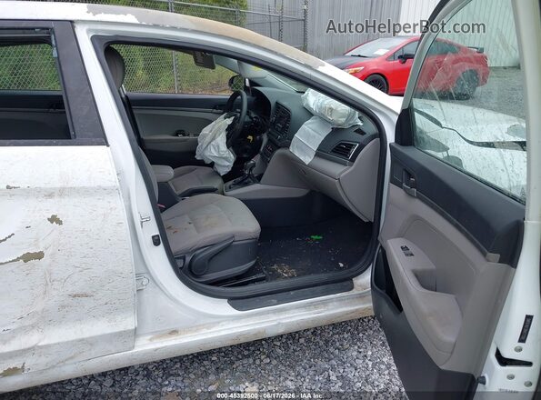 5NPD74LF2HH177359 2017 HYUNDAI ELANTRA Белый Вид салона спереди