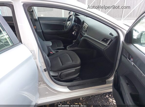 5NPD74LF3JH275788 2018 HYUNDAI ELANTRA Silver Սալոնի դիմացի տեսք
