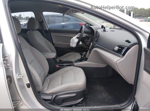 5NPD74LF5HH204635 2017 HYUNDAI ELANTRA Silver Front interior view