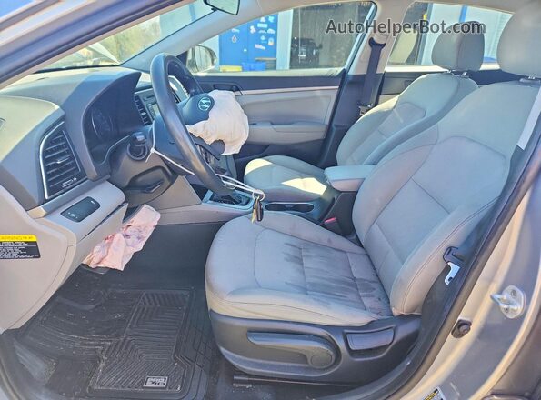 5NPD74LF7HH077421 2017 HYUNDAI ELANTRA Silver წინა სალონის ხედი