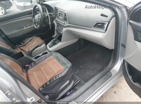 5NPD74LF7HH181164 2017 HYUNDAI ELANTRA Gray Front interior view