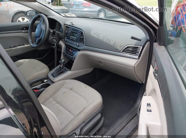 5NPD74LF7JH261599 2018 HYUNDAI ELANTRA Black Вид салону спереду