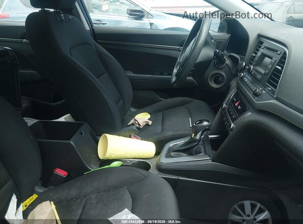5NPD74LF7JH316049 2018 HYUNDAI ELANTRA Черный Вид салона спереди