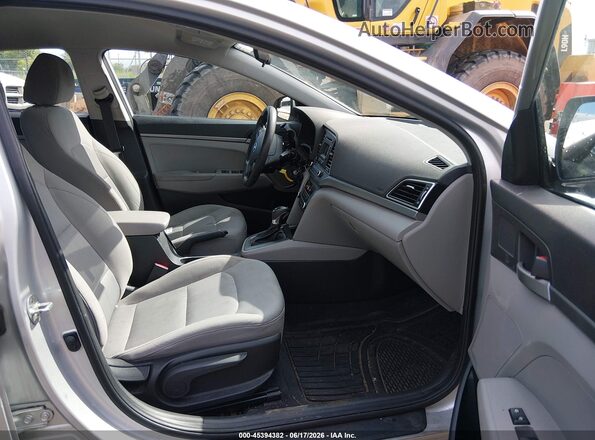 5NPD74LF8HH147105 2017 HYUNDAI ELANTRA Серебряный Вид салона спереди