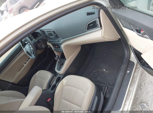 5NPD74LF8JH301303 2018 HYUNDAI ELANTRA Champagne წინა სალონის ხედი