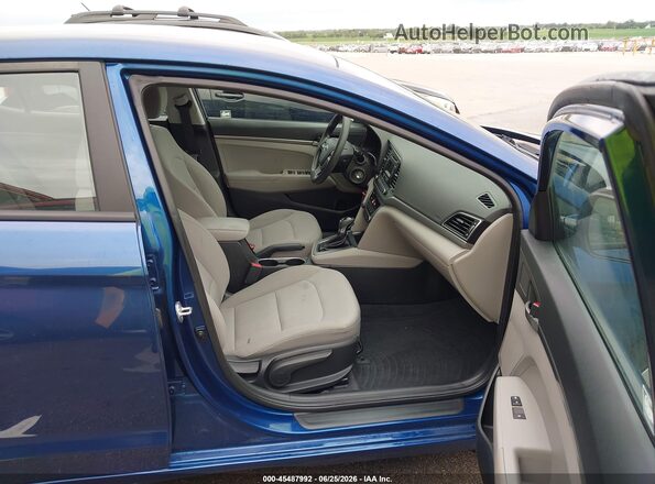 5NPD74LF8JH339632 2018 HYUNDAI ELANTRA Blue Вид салону спереду