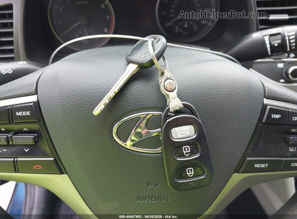 5NPD74LF8JH339632 2018 HYUNDAI ELANTRA Blue Вид панелі приладів