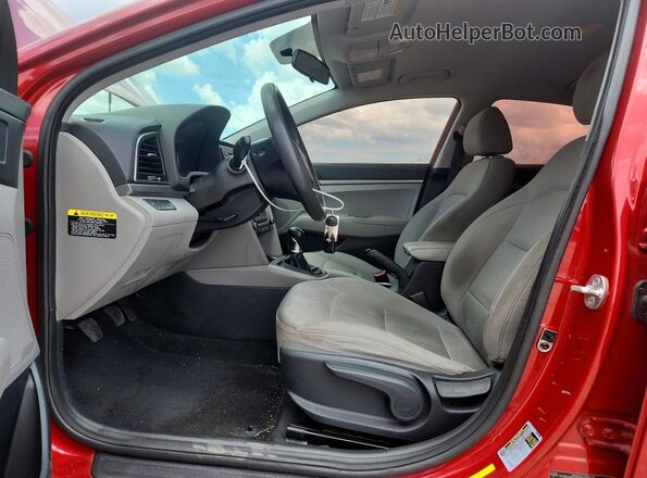 5NPD74LFXJH294676 2018 HYUNDAI ELANTRA Красный Вид салона спереди
