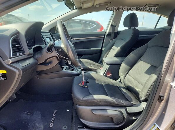 5NPD74LFXJH338921 2018 HYUNDAI ELANTRA Gray Вид салону спереду