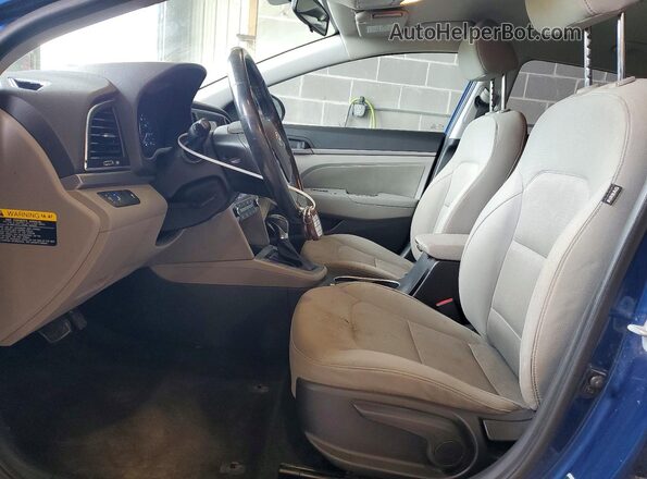 5NPD84LF0HH037484 2017 HYUNDAI ELANTRA Синий Вид салона спереди