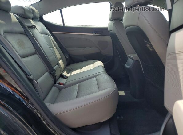 5NPD84LF0HH105119 2017 HYUNDAI ELANTRA Black Widok tylnych siedzeń