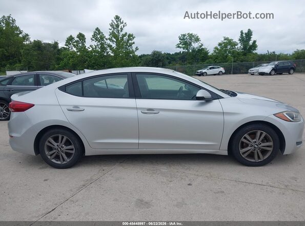 5NPD84LF0HH132532 2017 HYUNDAI ELANTRA Silver Widok wnętrza z tyłu