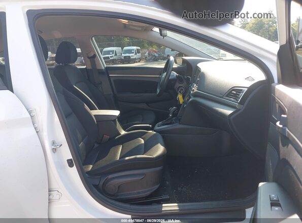 5NPD84LF0JH278015 2018 HYUNDAI ELANTRA White Widok wnętrza z przodu