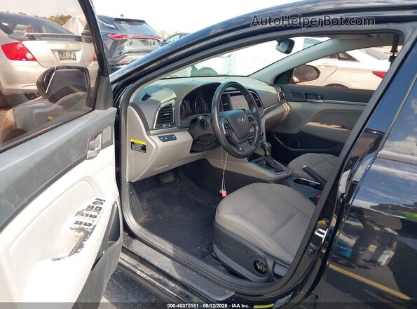 5NPD84LF0JH332767 2018 HYUNDAI ELANTRA Черный Вид салона спереди