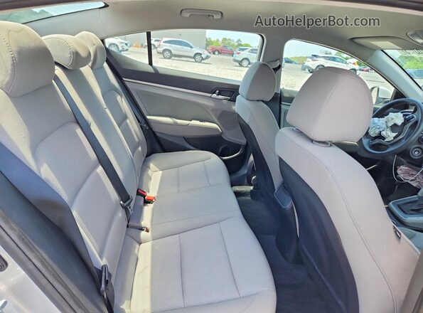 5NPD84LF0JH388983 2018 HYUNDAI ELANTRA Серебряный 