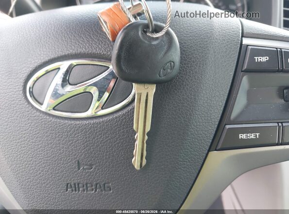 5NPD84LF1HH048199 2017 HYUNDAI ELANTRA White Առջևի վահանակի տեսք