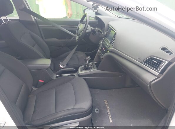 5NPD84LF1JH262292 2018 HYUNDAI ELANTRA Белый Вид салона спереди