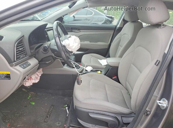 5NPD84LF1JH395067 2018 HYUNDAI ELANTRA Gray Front interior view