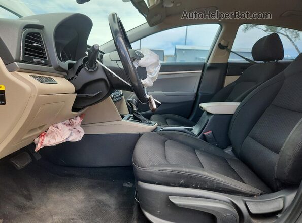 5NPD84LF2HH016300 2017 HYUNDAI ELANTRA Зеленый Вид салона спереди