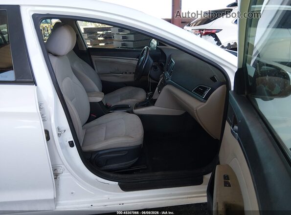 5NPD84LF2HH020055 2017 HYUNDAI ELANTRA White Widok wnętrza z przodu