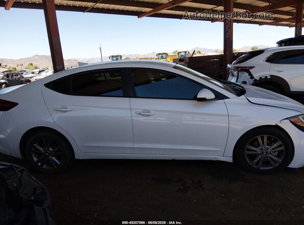 5NPD84LF2HH020055 2017 HYUNDAI ELANTRA White Widok wnętrza z tyłu