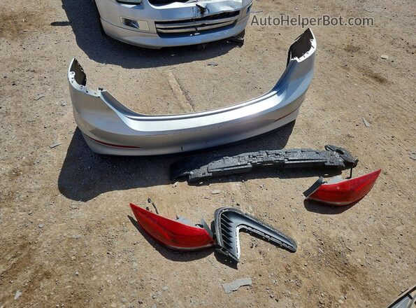 5NPD84LF2HH024140 2017 HYUNDAI ELANTRA Серебряный Вид подкапотного пространства