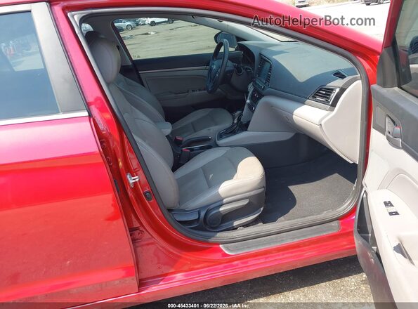 5NPD84LF2HH035400 2017 HYUNDAI ELANTRA Red Вид салону спереду