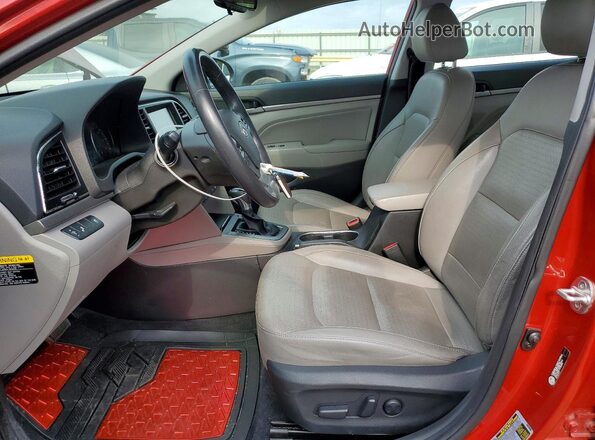 5NPD84LF2HH187385 2017 HYUNDAI ELANTRA Красный Вид салона спереди