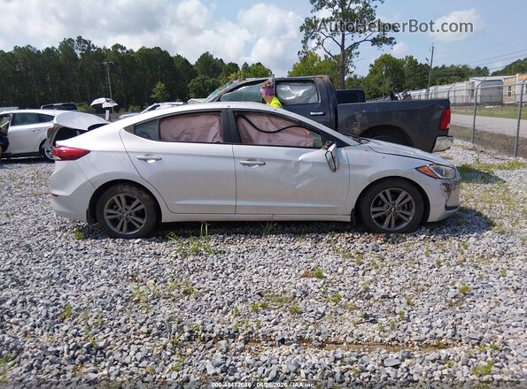 5NPD84LF2JH339722 2018 HYUNDAI ELANTRA Gray Rear interior view