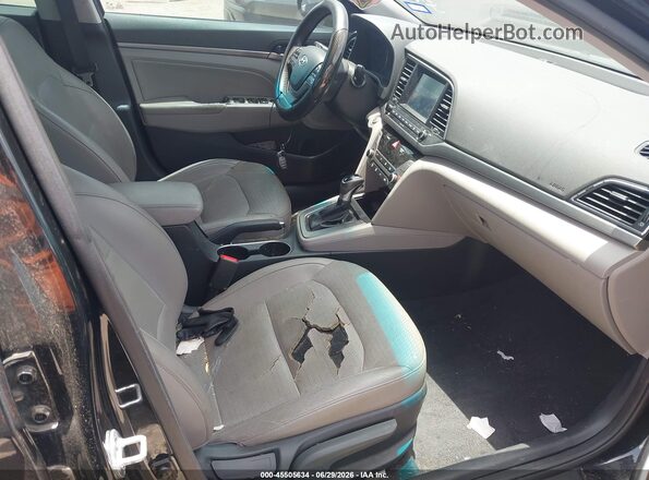 5NPD84LF3HH003877 2017 HYUNDAI ELANTRA Черный Вид салона спереди