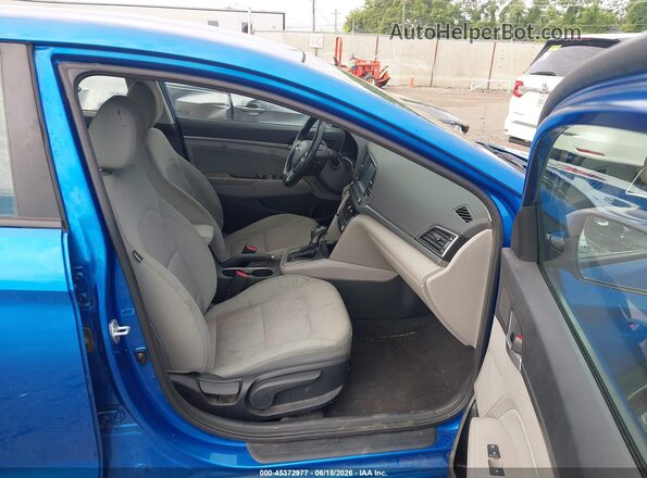 5NPD84LF3HH088445 2017 HYUNDAI ELANTRA Blue Widok wnętrza z przodu