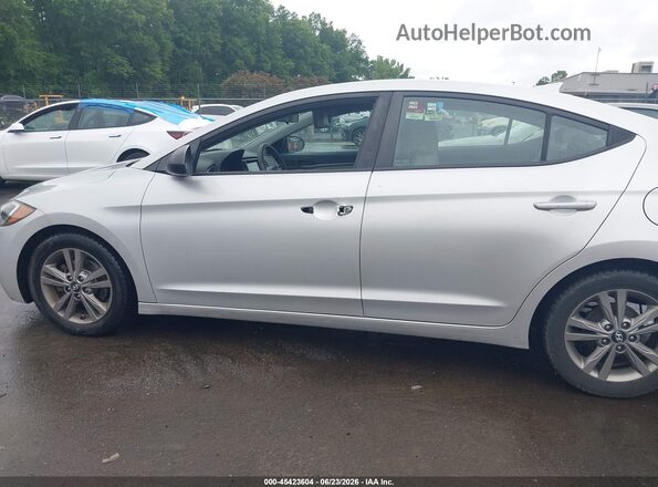 5NPD84LF3HH120648 2017 HYUNDAI ELANTRA Silver Widok wnętrza z tyłu
