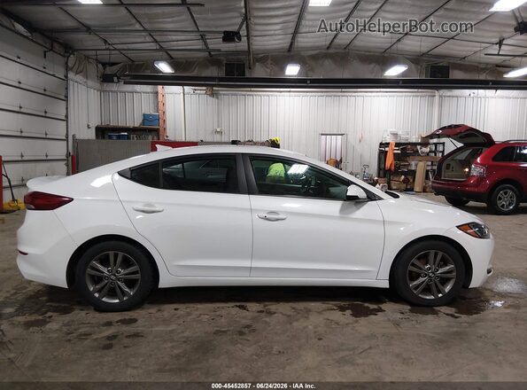 5NPD84LF3HH186181 2017 HYUNDAI ELANTRA Белый Вид задней части салона