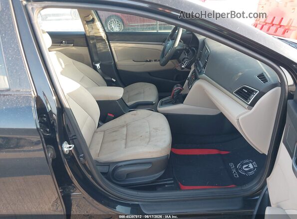 5NPD84LF3HH189291 2017 HYUNDAI ELANTRA Черный Вид салона спереди