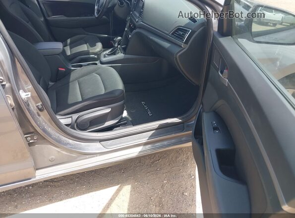 5NPD84LF3JH309130 2018 HYUNDAI ELANTRA Серый Вид салона спереди