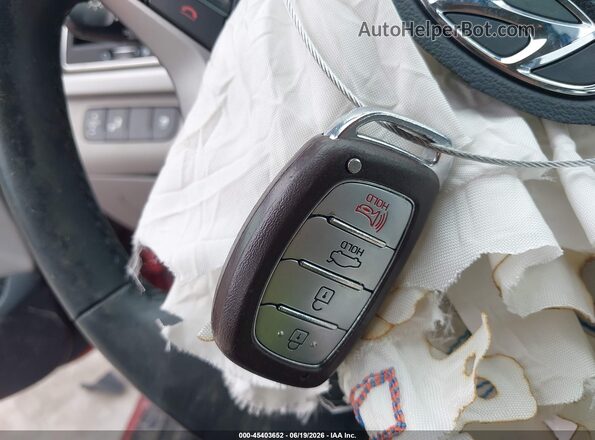 5NPD84LF4HH021160 2017 HYUNDAI ELANTRA Красный Вид панели приборов