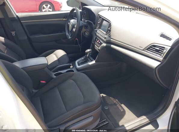 5NPD84LF4JH269477 2018 HYUNDAI ELANTRA White Front interior view