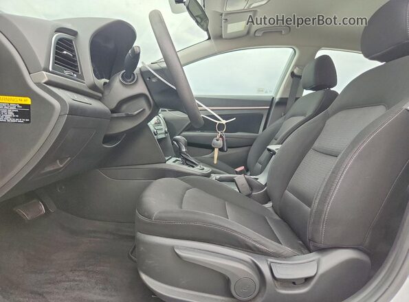 5NPD84LF4JH364086 2018 HYUNDAI ELANTRA White წინა სალონის ხედი
