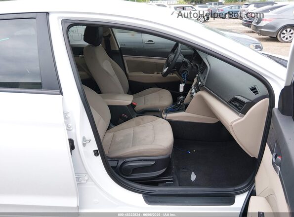 5NPD84LF4KH481877 2019 HYUNDAI ELANTRA Белый Вид салона спереди