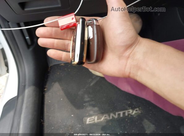 5NPD84LF4LH619337 2020 HYUNDAI ELANTRA Белый Вид панели приборов