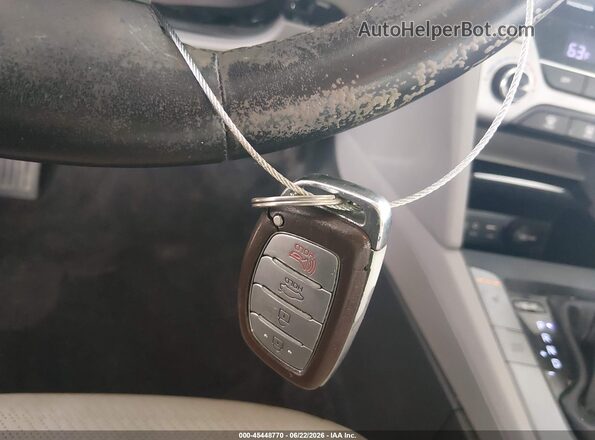 5NPD84LF5HH075356 2017 HYUNDAI ELANTRA Silver Widok deski rozdzielczej