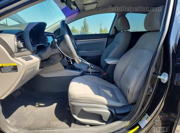 5NPD84LF5HH103852 2017 HYUNDAI ELANTRA Черный Вид салона спереди