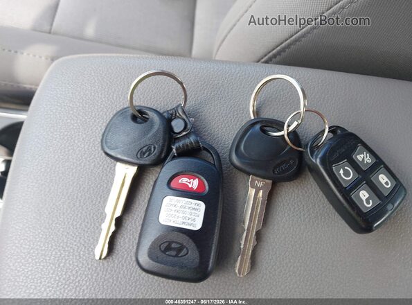 5NPD84LF5HH106833 2017 HYUNDAI ELANTRA Серебряный Вид панели приборов