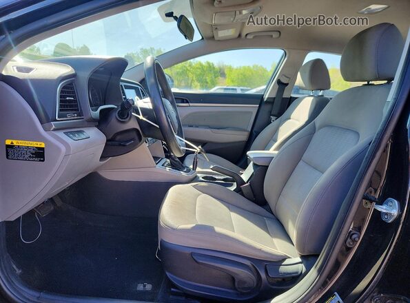 5NPD84LF5JH277555 2018 HYUNDAI ELANTRA Black Вид салону спереду